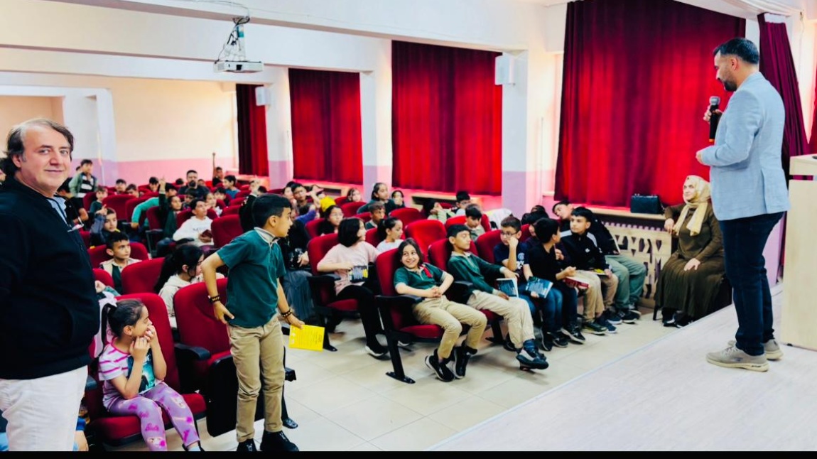 Okulumuzda Kitap İmza Günü ve Söyleşi Etkinliği